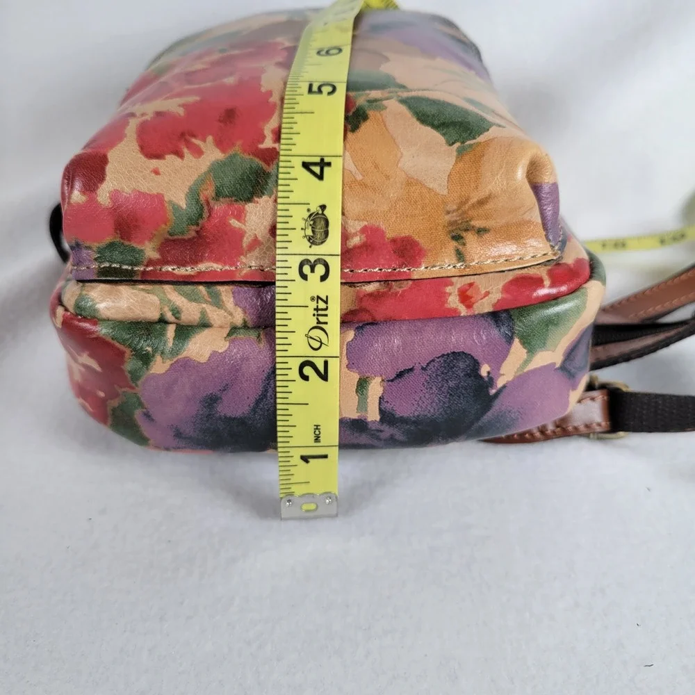 Patricia Nash Womens Annalie Convertible Sling Backpack French Hydrangeas Tan